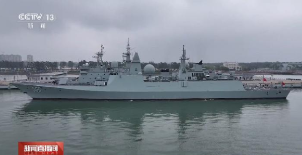 金御优配 054B型钦州舰服役不久, 就在南海某海域参与实弹射击训练, 遏制域外海军在黄岩岛的挑衅